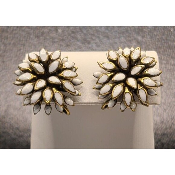 Vintage Flower Enamel Clip-on Earings 3 Dimensional Round 1" - Picture 3 of 4